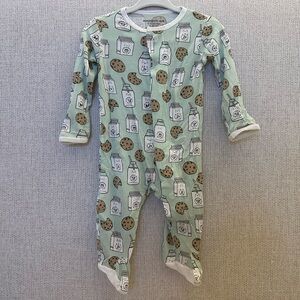 Magnetic Me Green and White Milk & Cookie Footie